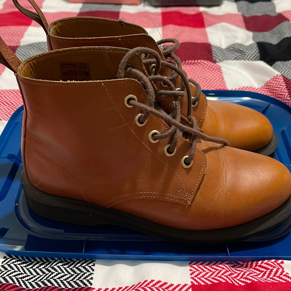 - Dr Martens size 5 color tan farrier